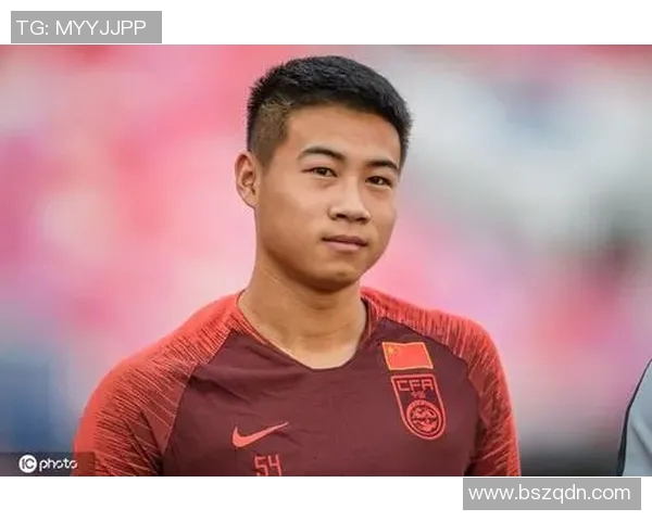 上海足球队荣登灵活性排行榜第三名展现出色竞技水平与团队协作能力 上海足球队荣登灵活性排行榜第三名展现出色竞技水平与团队协作能力