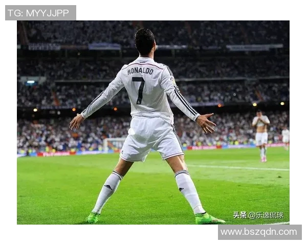 足球明星出场时的经典动作瞬间解析与精彩回顾 足球明星出场时的经典动作瞬间解析与精彩回顾